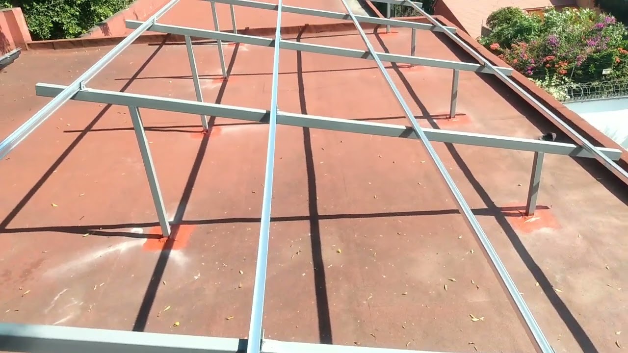 instalación de rieles para paneles solares