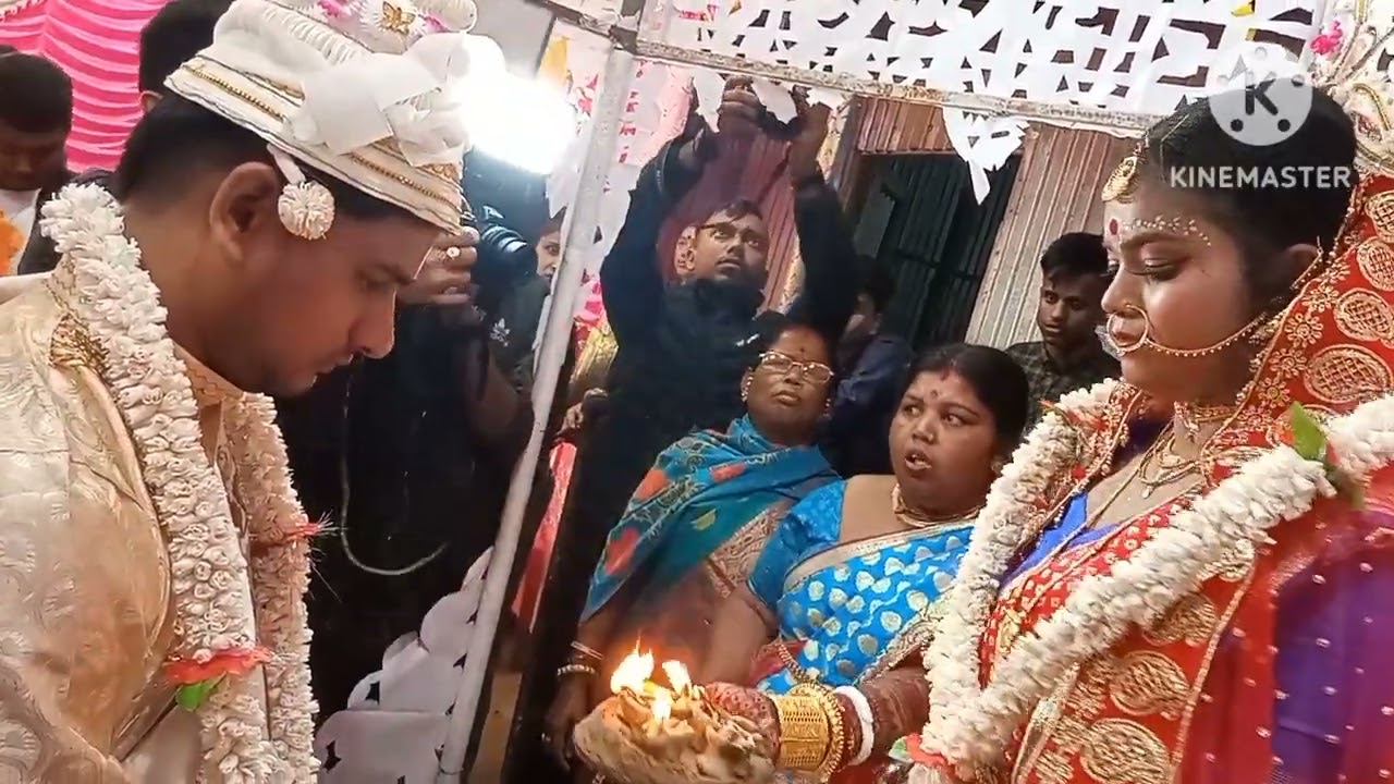 কিছু কিছু ভালো বাসই এত্ সুখ থাকে আজ্  ম ন খুজে ভালো বাসা kichu kichu bhalo basai eto shuk thake 🥰🥰🥰