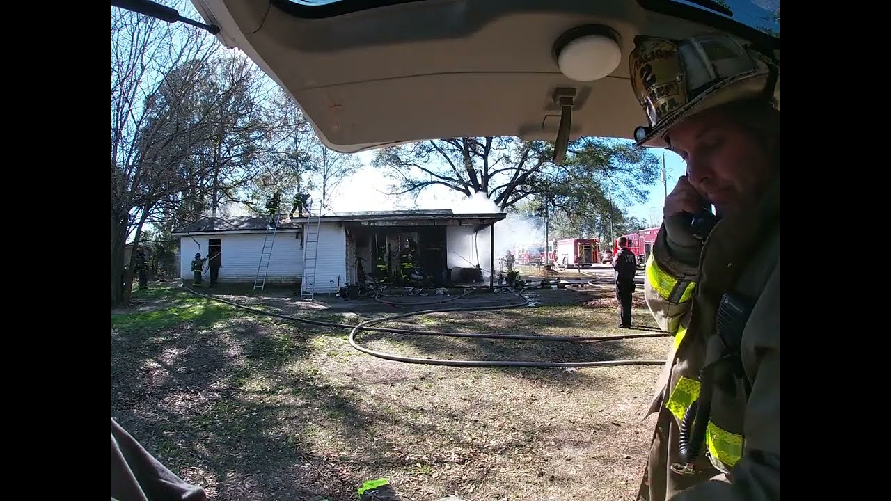 Спасательная операция пожарных, Эскамбия, пожар в доме, лестница 12, поиск через окно, VentEnterS...