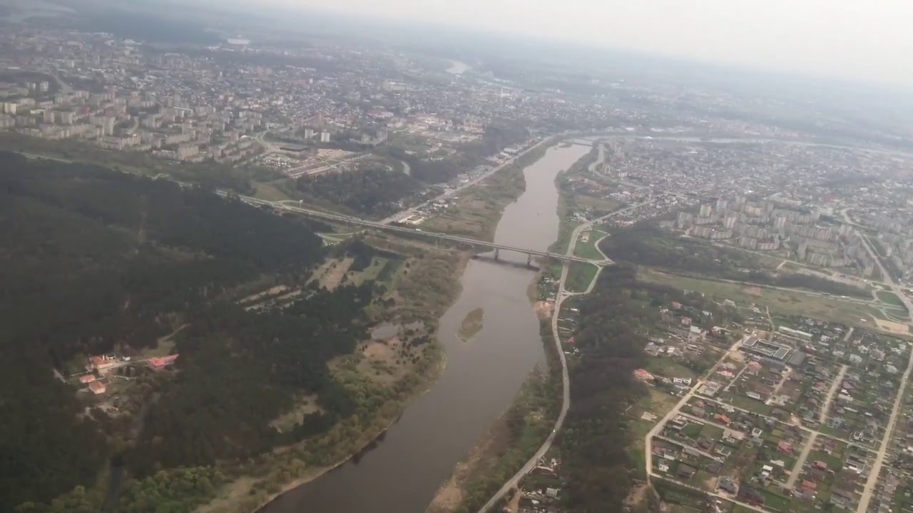 Very smooth Ryanair Boeing approach and landing in Kaunas Airport- 29 April 2016
