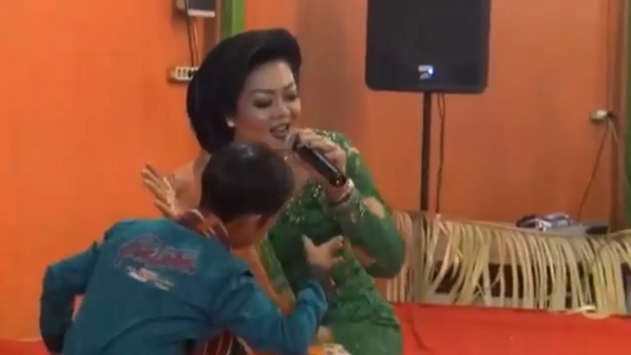 Kerja Tahun Adu Perkolong kolong Esahati Br Ginting M  Gurky lagu karo