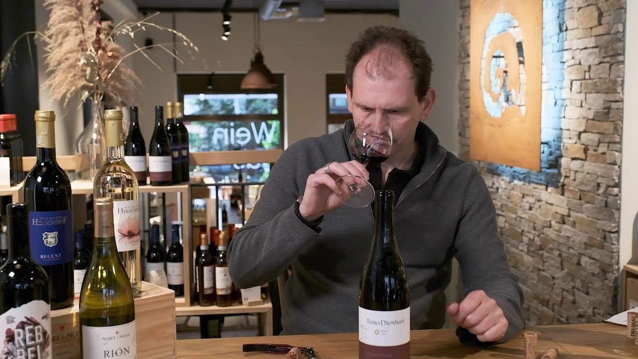 PIWI-Weine im Test: Delinat-Sommelier Dirk Wasilewski degustiert Weine von robusten Rebsorten