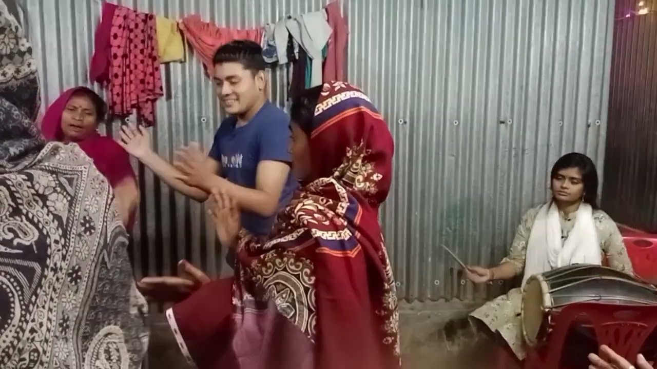 একটু ভিন্ন রকম বিনোদন। Poly Talukdar 