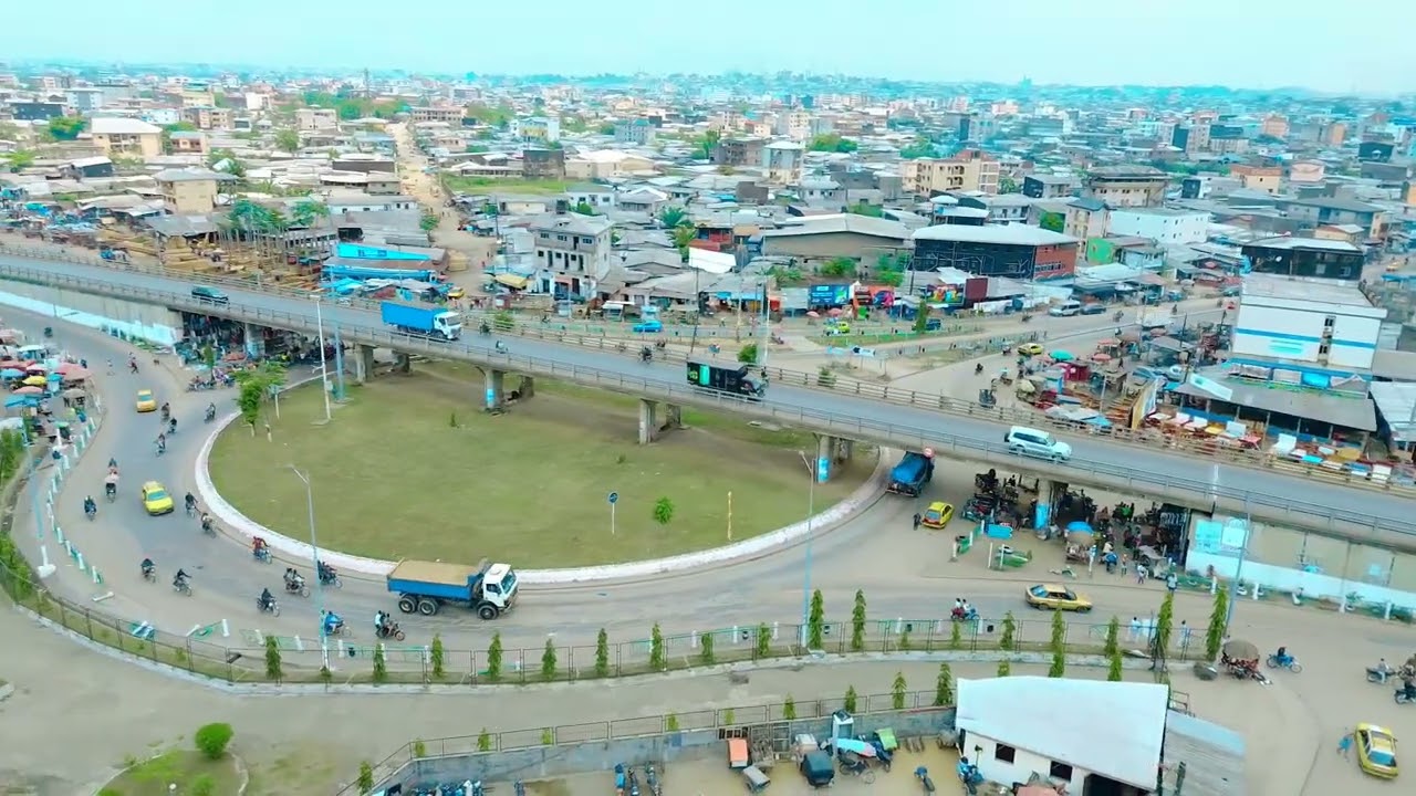 DRONE SUR LE CAMEROUN  Douala la route nationale n3 rond point elf carrefour nelson mandela