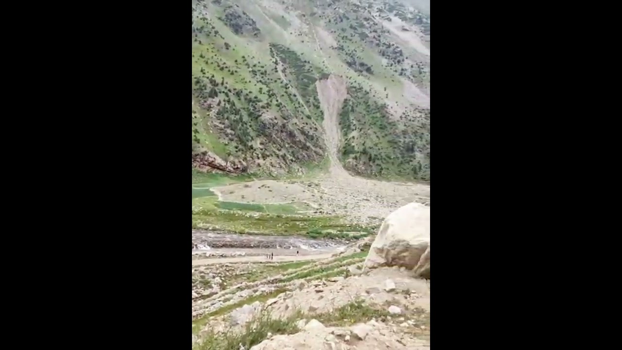 Pyala Jheel (Jalkhad)on way to Babusar Top #babusartop #lake #beautiful #relaxing #subscribe #shorts