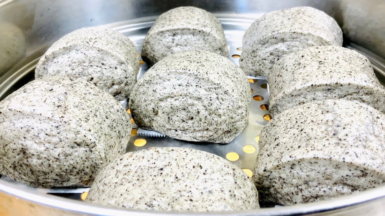 最最健康的黑芝麻馒头，无糖无添加剂！可以天天当饭吃！Black Sesame Powder Buns.