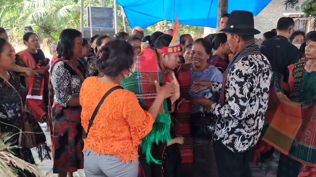 Upacara adat pemakaman Alm. Perjuangan Butarbutar ke 8