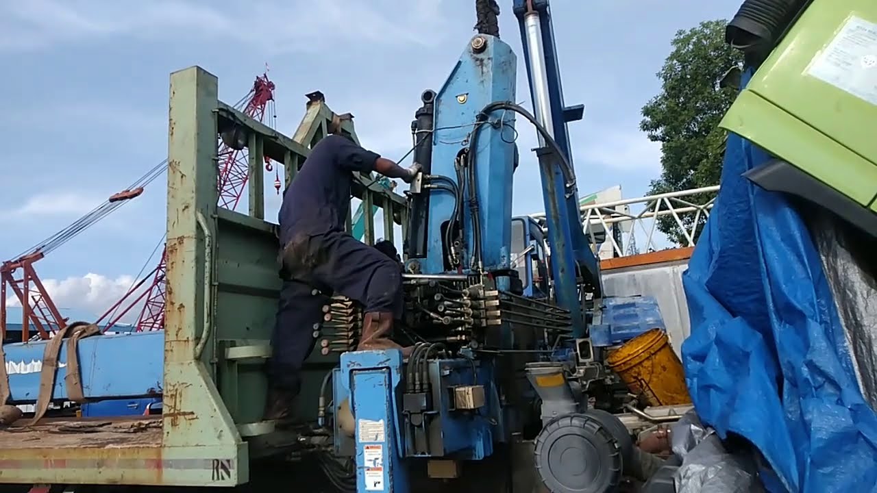 TRNYATA BEGINI ,CARA BONGKAR MOBIL CRANE TRUK YANG RUSAK