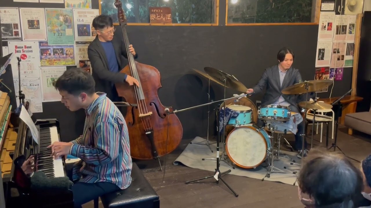 『I'll Close my Eyes』魚返明未Trio