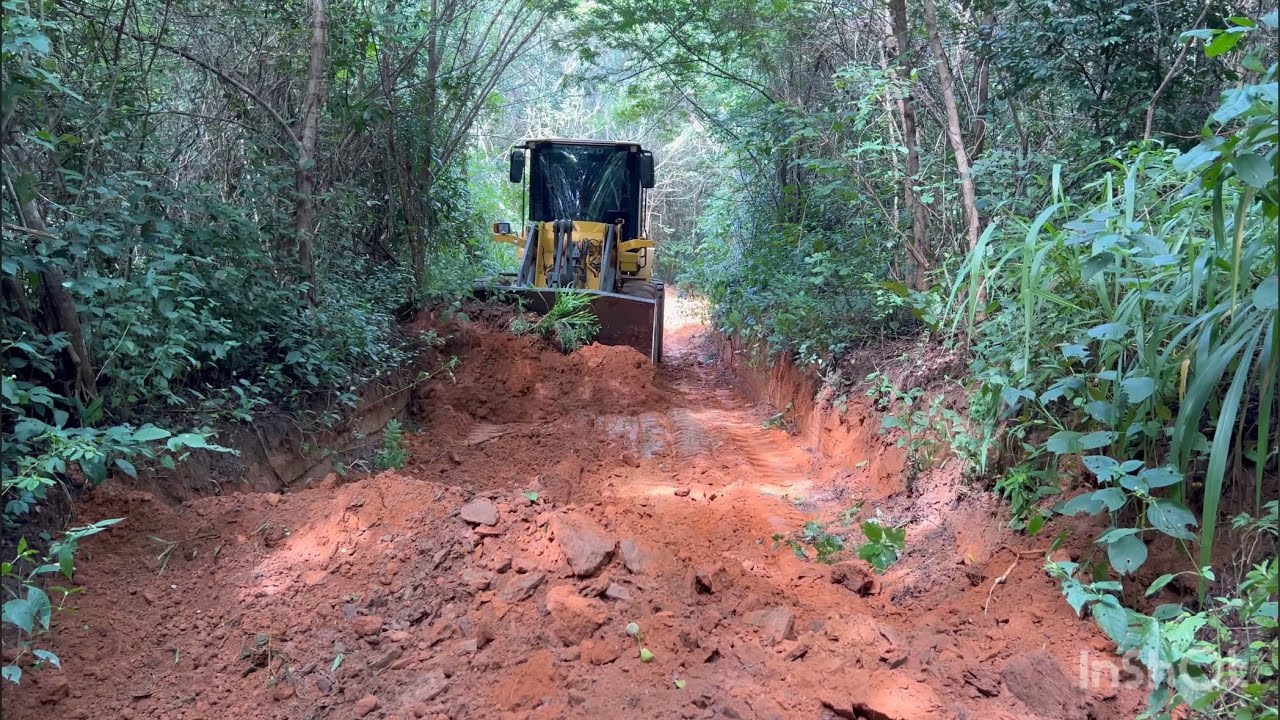 pá carregadeira volvo l60F melhoramento de estrada