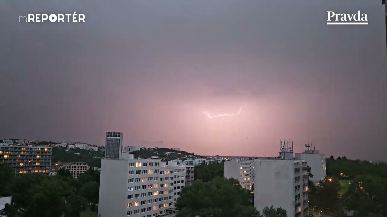 Extrémne silná búrka sa v noci prehnala Bratislavou