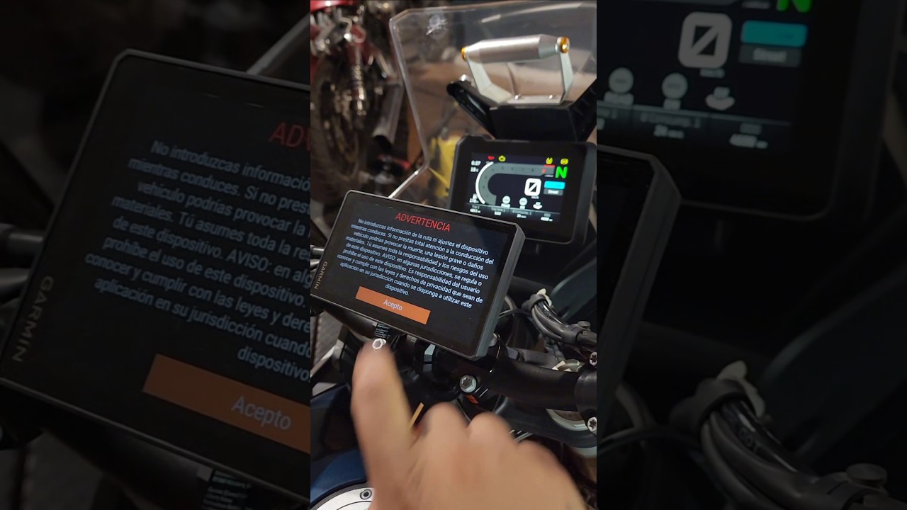 KTM 890 Adventure para instalación de accesorios y lavado. 