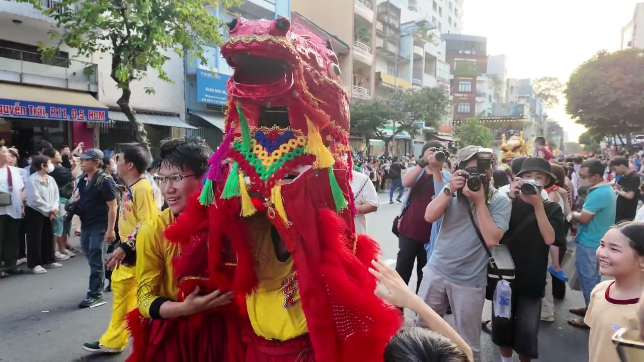 越南农历正月十五元宵节游行活动
