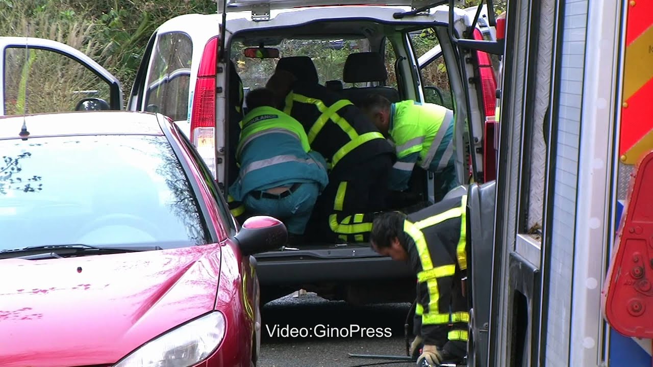 Vrouw (77) bekneld in taxibusje Hoog-Keppel