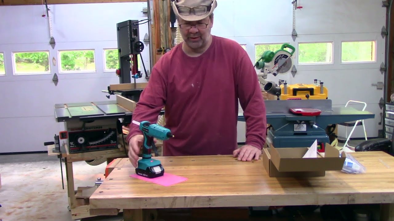 Makita Powered, Generic Cordless Hot Glue? 1st Impressions!
