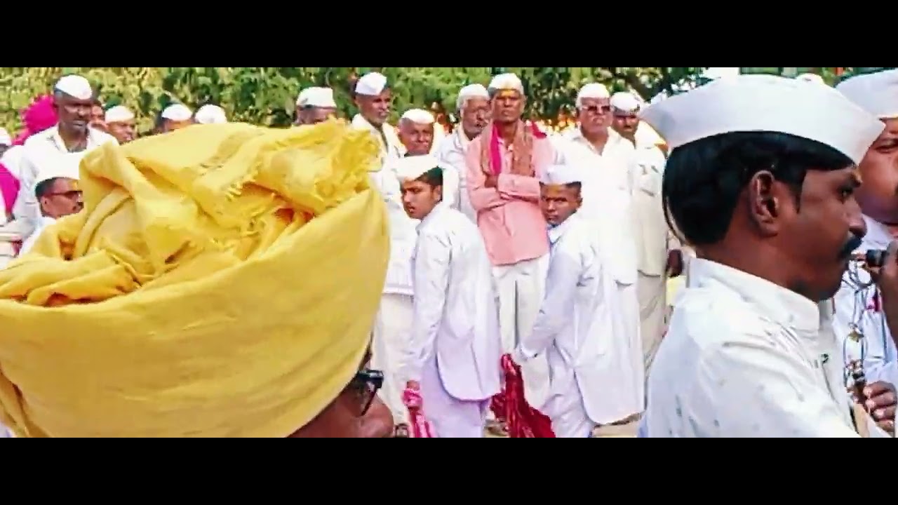 मायणी श्री धनगर विठोबा गजी मंडळ व अजित दादा वस्ताद यांनी डोळे बांधून गजी