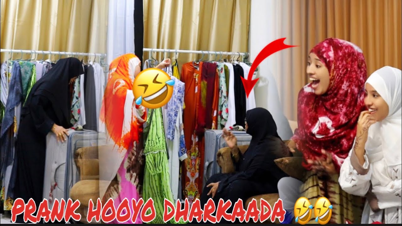 PRANK || HOOYO DHARKAADA AYAA ….. IYO HOOYO OO XANAAG FURKA TUURATAY SORRY MAMII