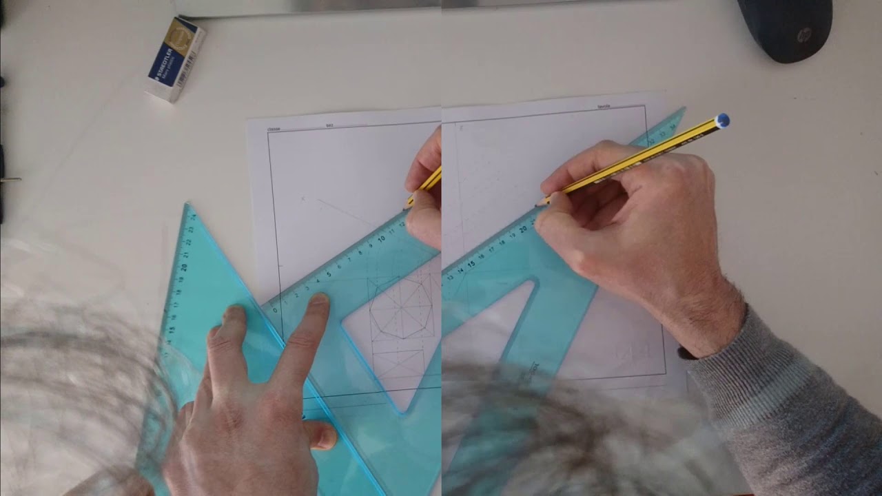 Assonometria isometrica di una composizione con 2 prismi ed una piramide