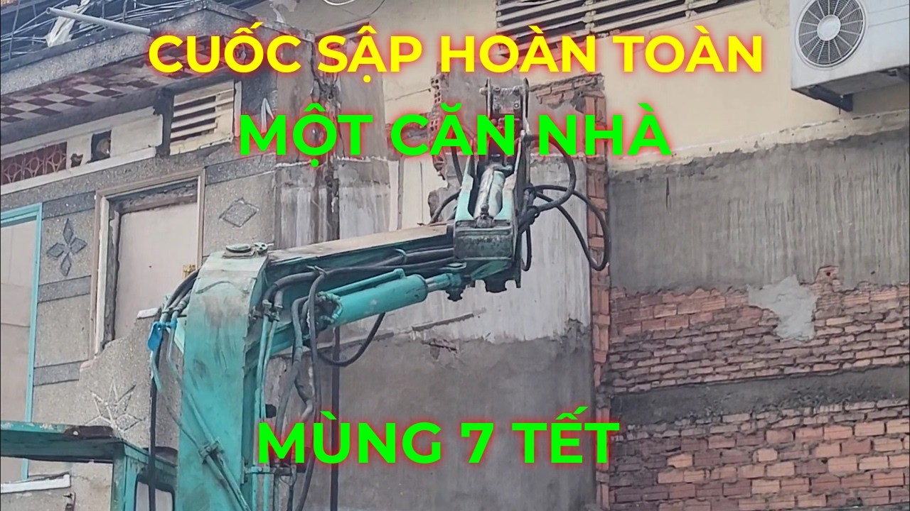 Cuốc sập hoàn toàn một căn nhà mùng 7 tết cạnh Công ty may Hữu Nghị đường Nguyễn Duy Bờ Bắc Kênh Đôi