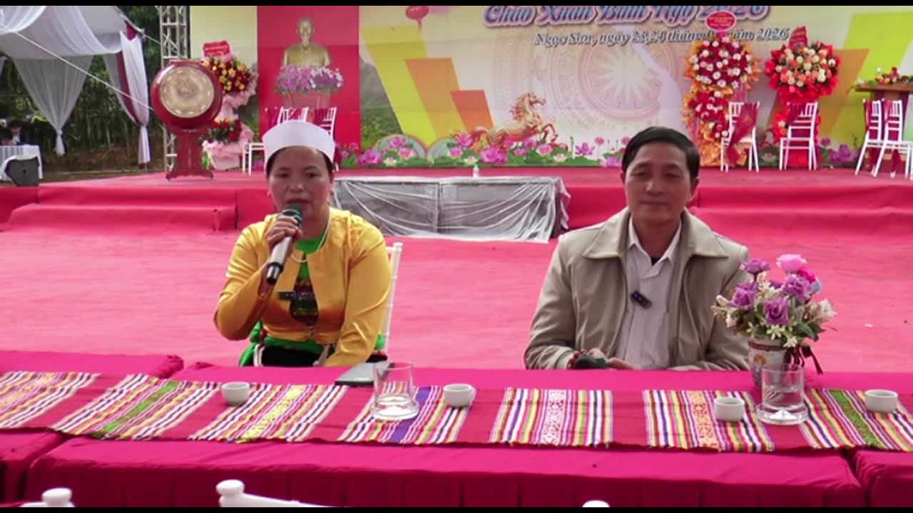 HAI ANH CHỊ HÁT NGỌT VÀ NHIỀU TỪ RẤT HAY.