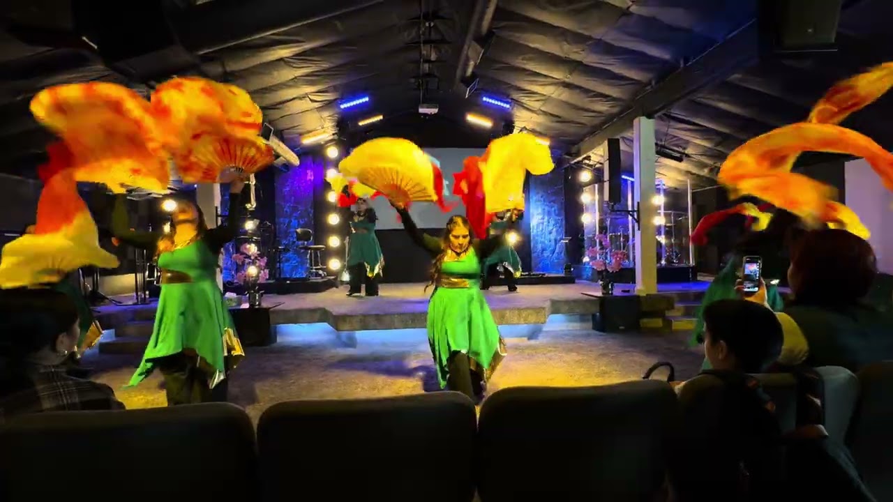 Vuelve a Arder (Coral la Luz): Danza 