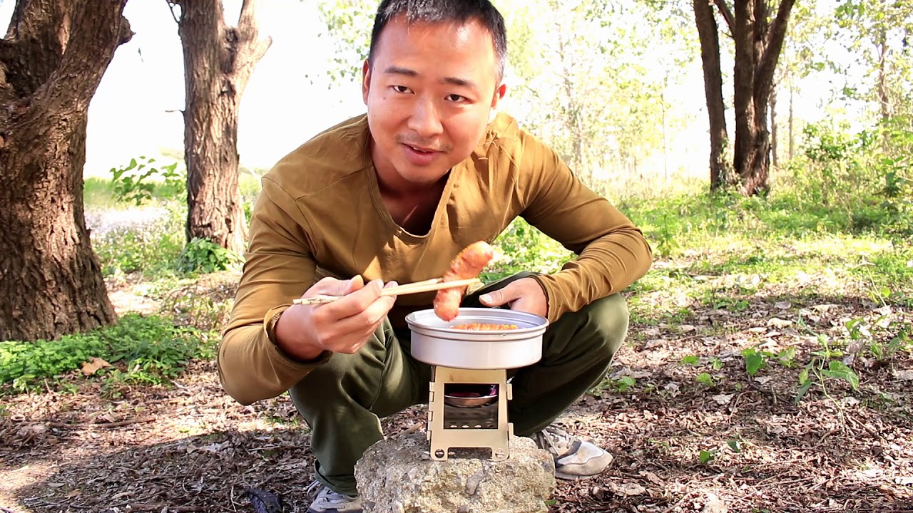 几个小铁片就能变为柴火炉，超便携的户外煮饭神器