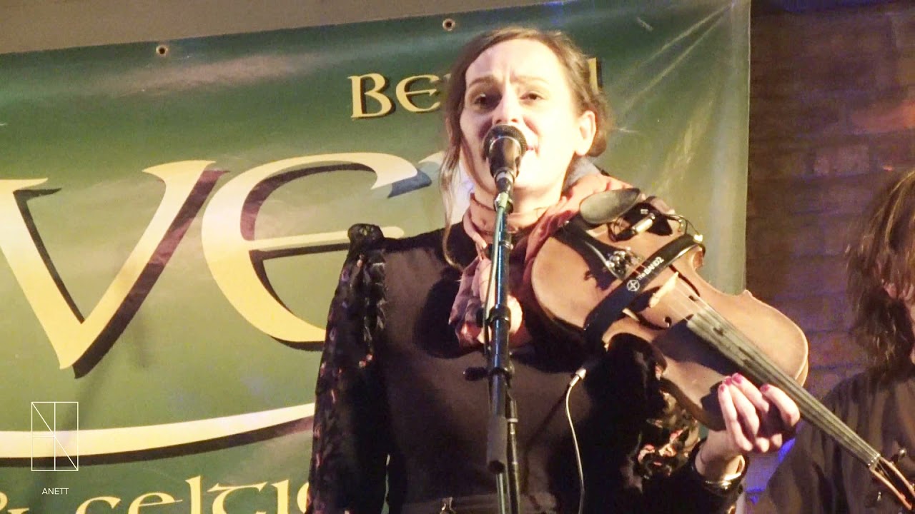 clover am 11.06.2021 in Rangsdorf in der Kulturscheune mit molly malone