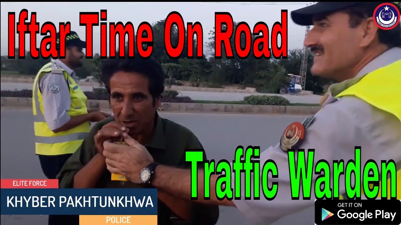 Traffic Warden Peshawar On Road During Iftar Time (Real Change In KPK )