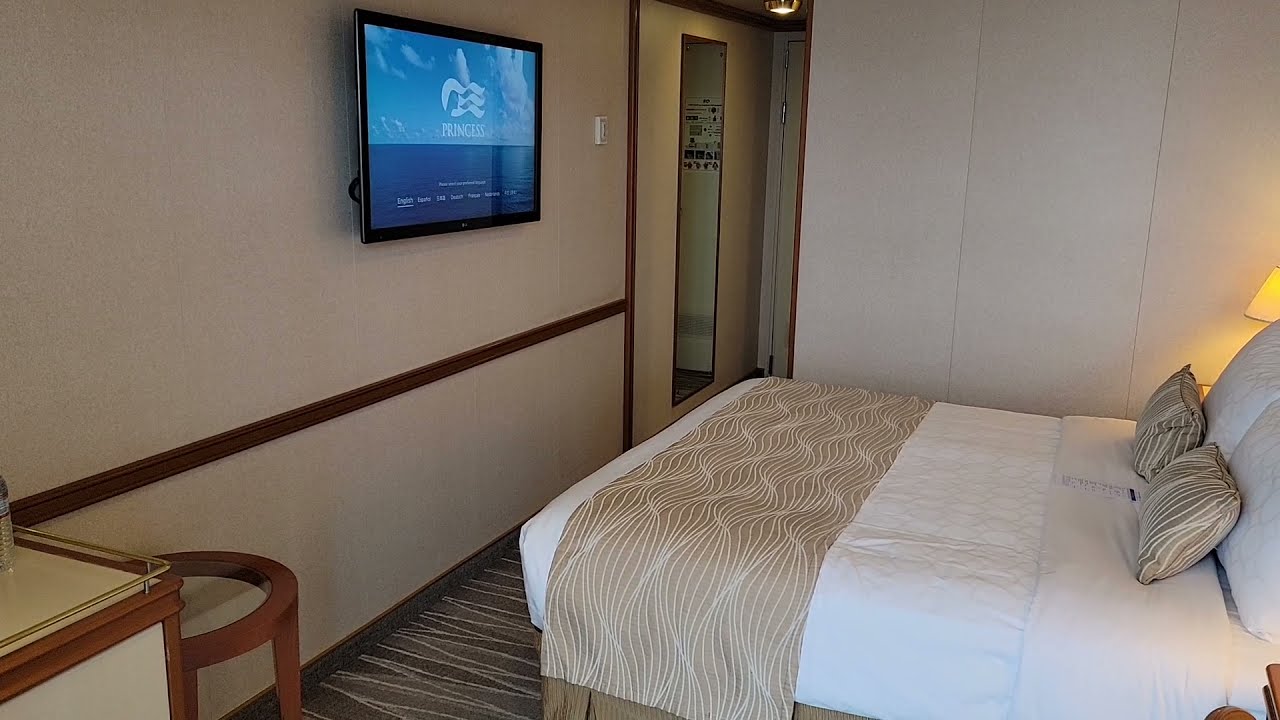 Ruby Princess balcony stateroom R247