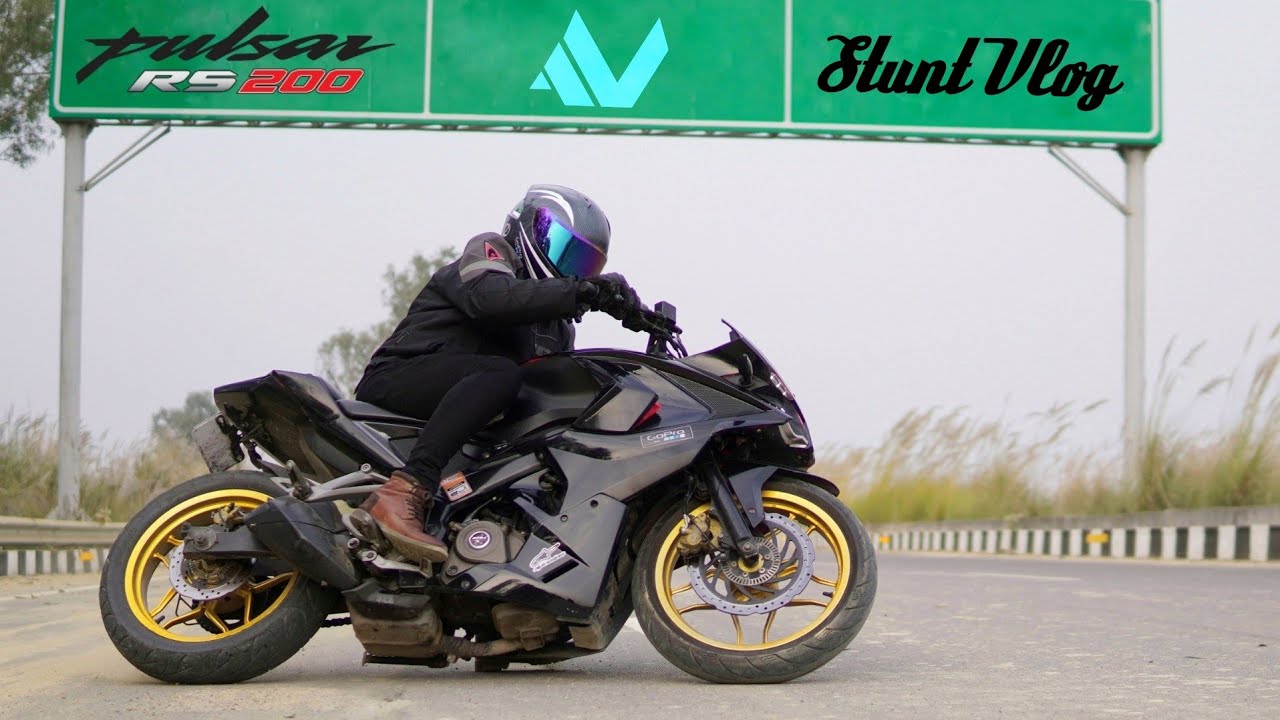 Pulsar RS200 Full Throttle Action | The Stunt Vlog!