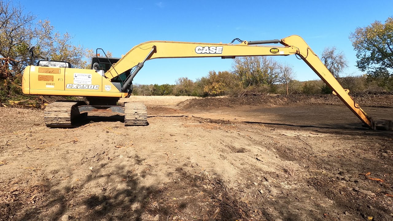 Long Reach Excavator Slinging Mud!!