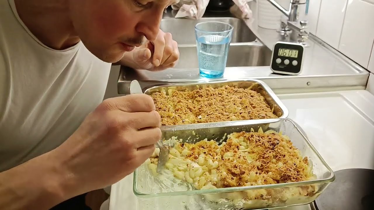 Makaroner och ost - hemgjord. 2 ugnsformar på 25 minuter. Cirka 3 kilo mat.