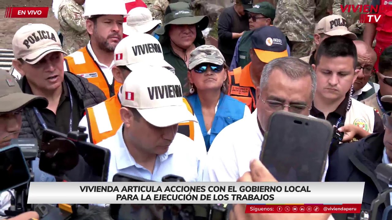 VIVIENDA CONTINÚA CON LOS TRABAJOS CON MAQUINARIA PESADA TRAS HUAICO
