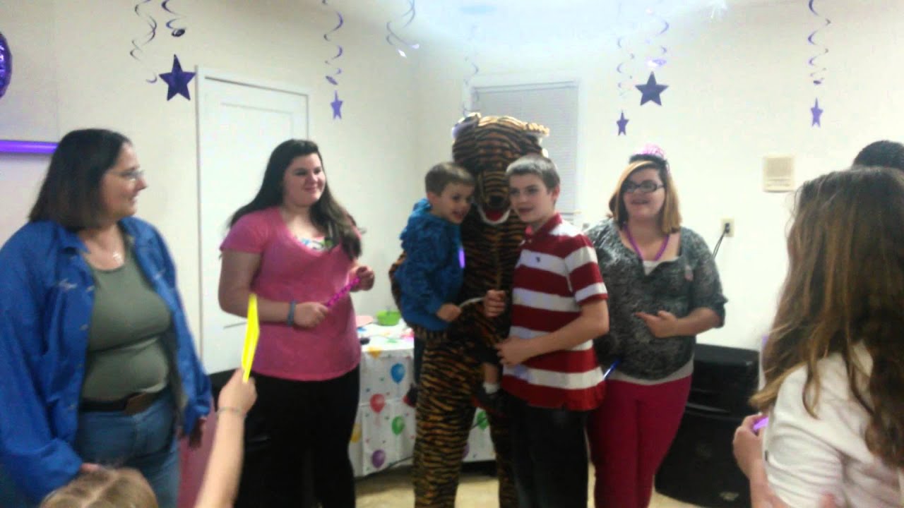 Brother home from Navy surprises sister @ Sweet 16
