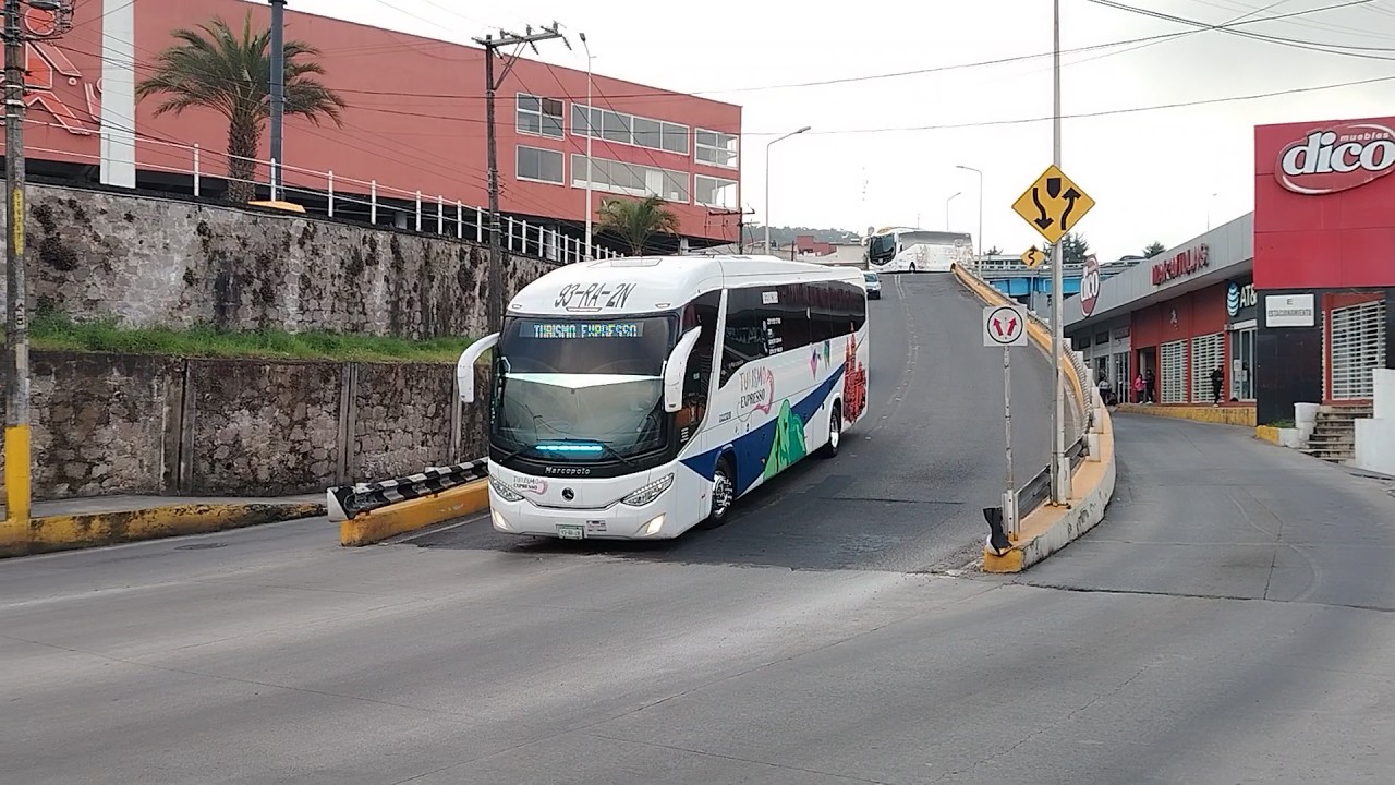 Convoy de autobuses Turismo Expresso de Teziutlan