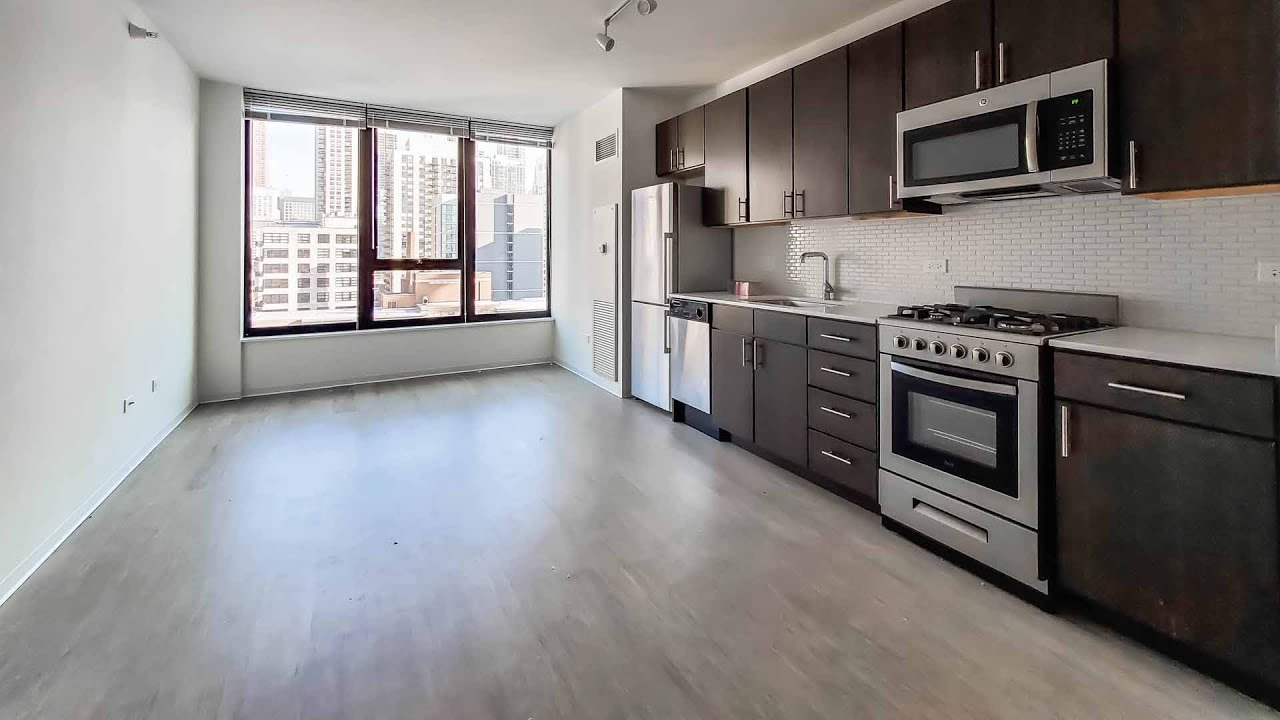 A River North alcove studio at the amenity-rich Exhibit on Superior