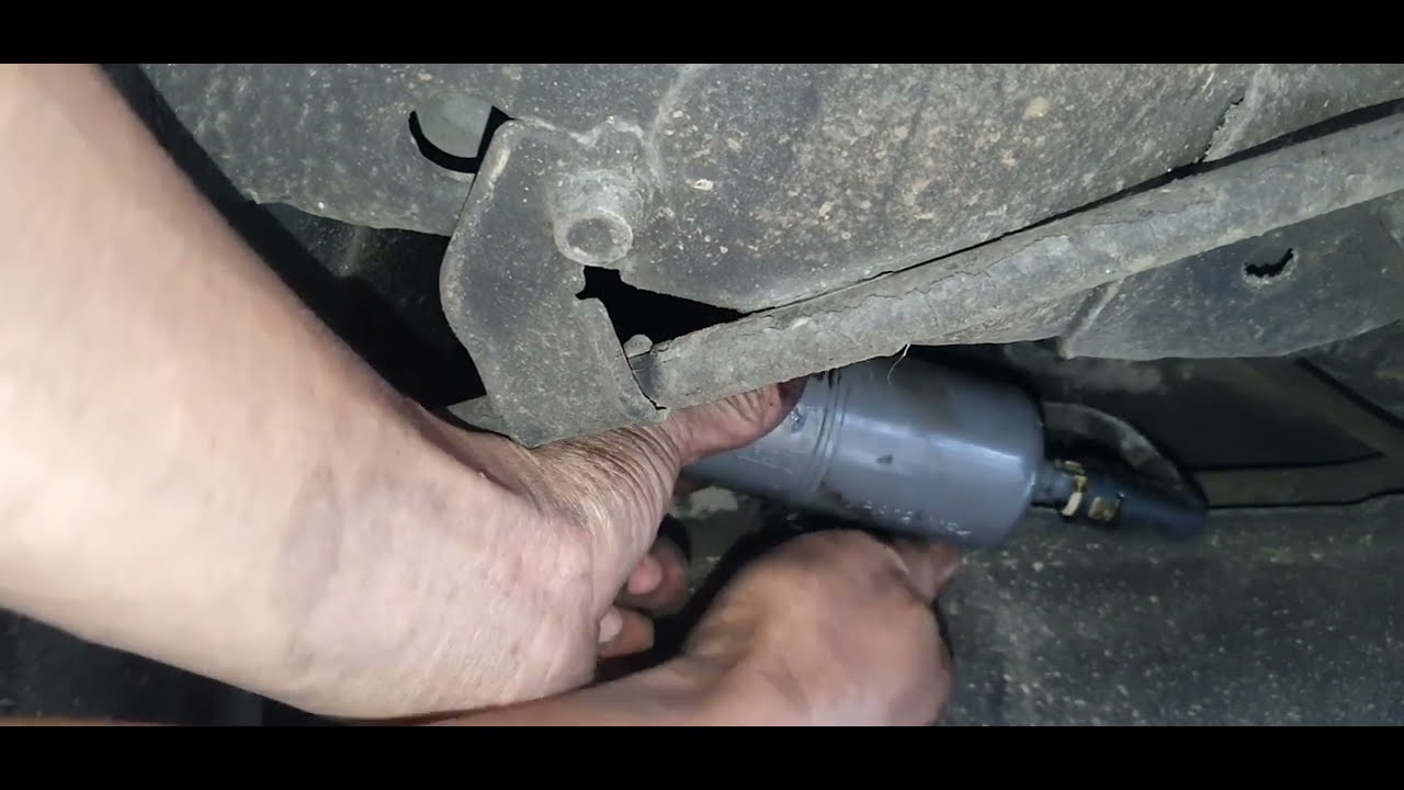 honda civic 2005: how to replace fuel filter?