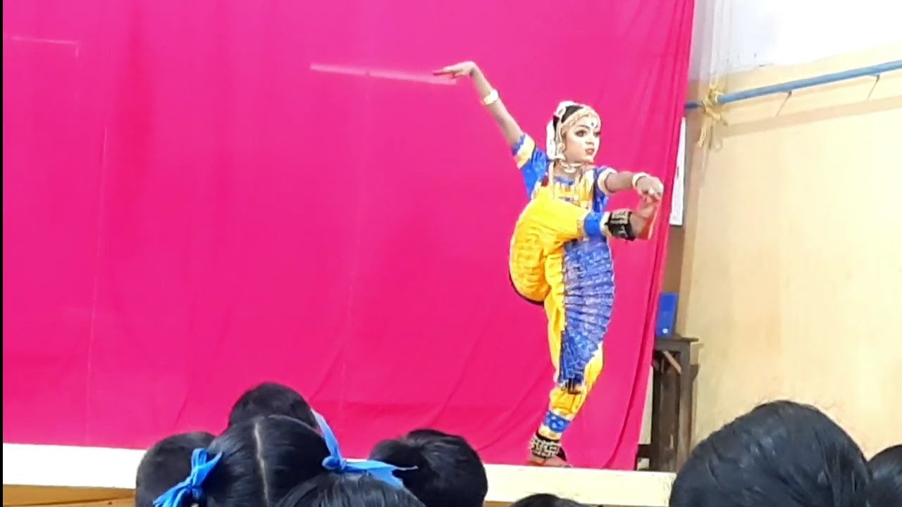 Maaye Sringara RasaPriye.... 💛💙 NazilaNishadsSmallWorld #bharathanatyam  #varnam