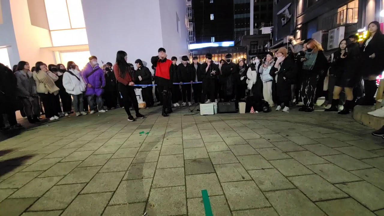 𝙇𝙞𝙫𝙚 20221225 Sun. HyoJin#김효진&YuKagawa#유카가와&ShinHwa#강신화 Hongdae Busking 홍대 버스킹 SnowHorse#눈말