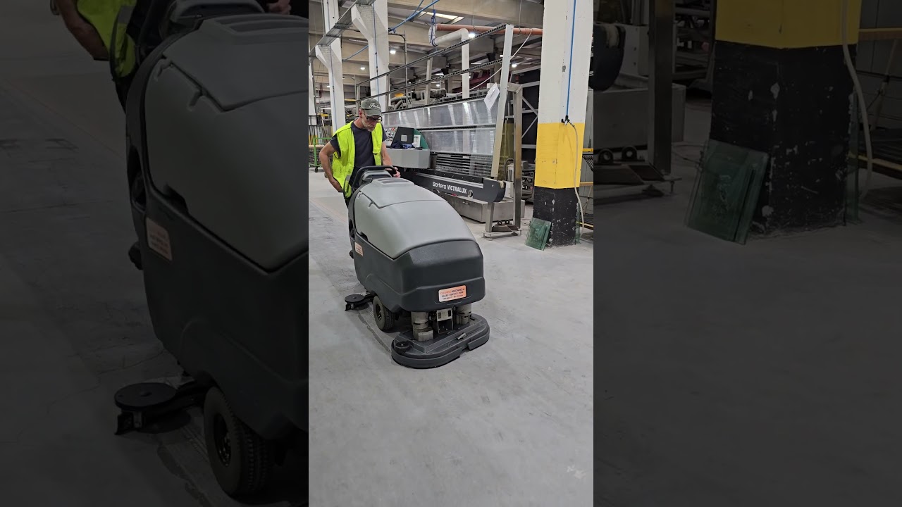 Nilfisk SC800 scrubberdryer factoryfloor cleaning #industrialcleaning#cleaningmachine#floorscrubber