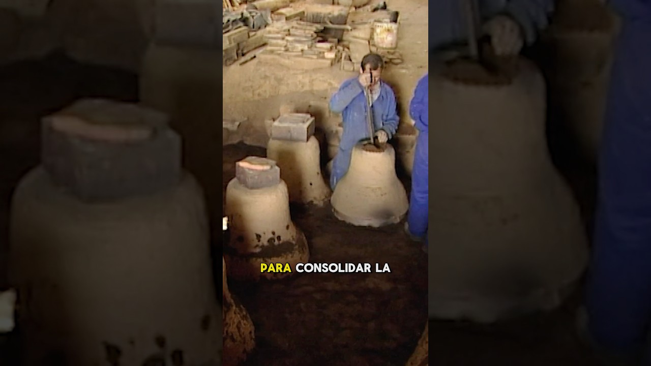 #SHORT | 🔔🔥 FUNDICI&Oacute;N DE CAMPANAS con moldes de BARRO y BRONCE fundido (V&iacute;deo completo en mi canal)