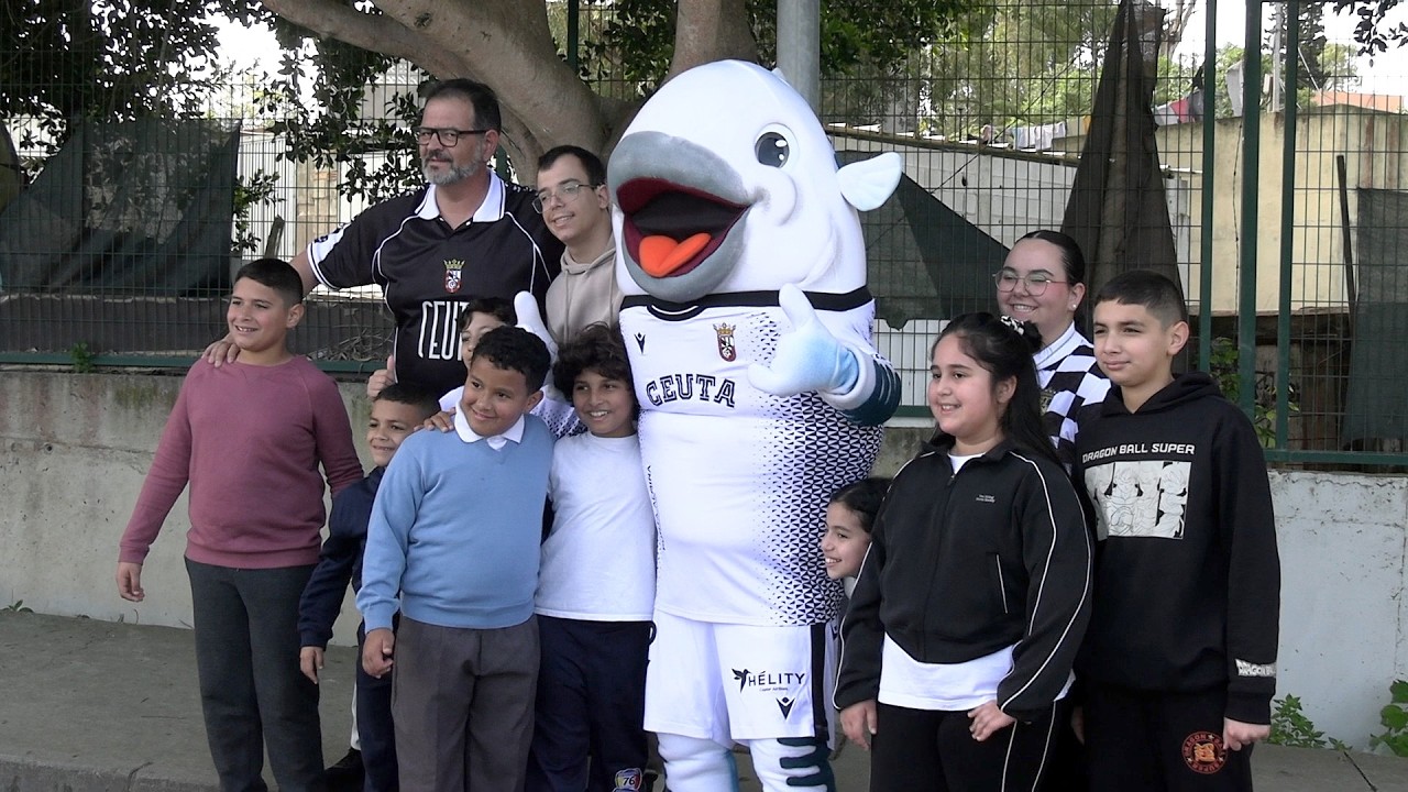 Caballati se lo pasa en grande con los más pequeños antes de ‘LaLiga de las Mascotas’