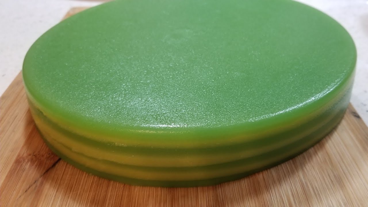 Steamed Vietnamese Pandan Layer Cake (Banh Da Lon)