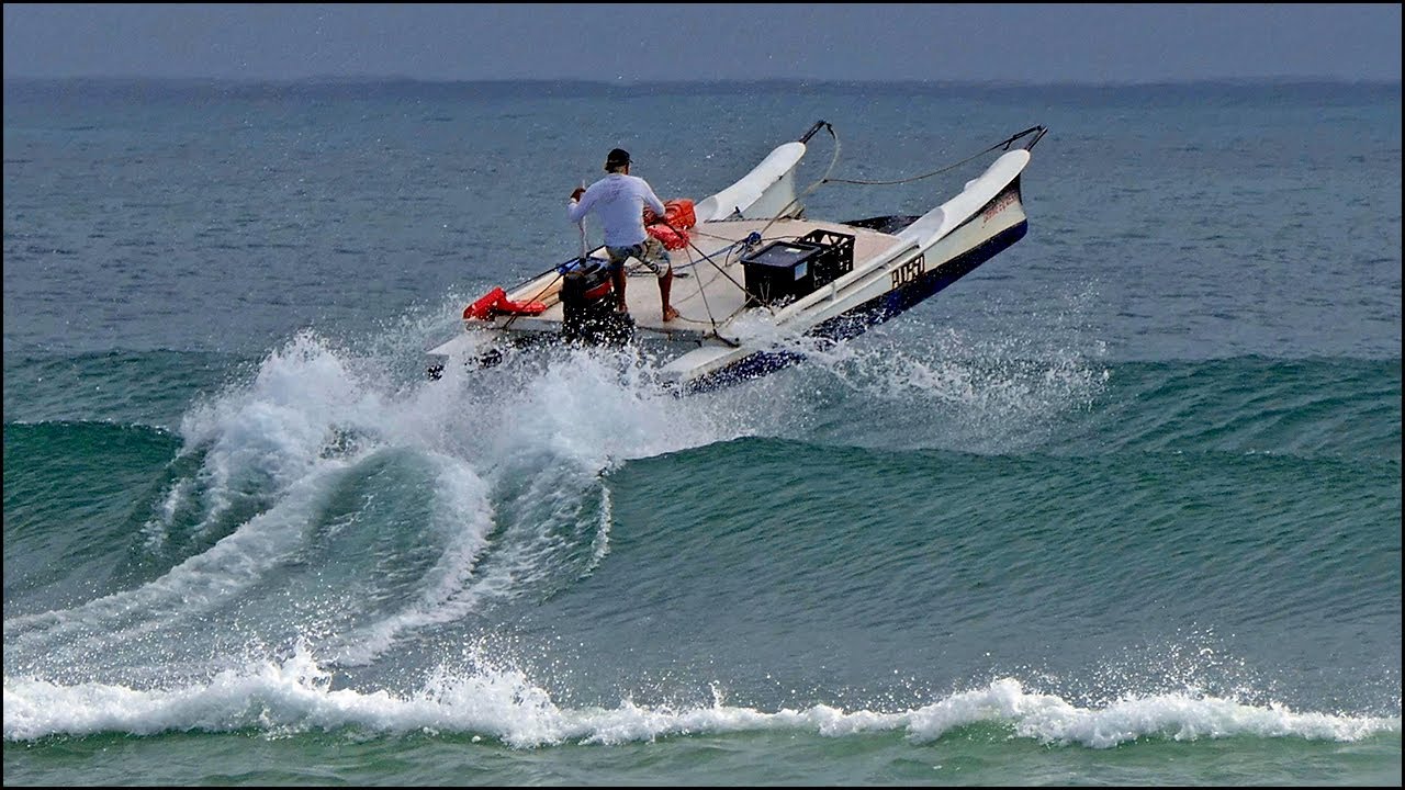 Mal Hunt crossing the Noosa Bar on the legendary 'Granite Express'.