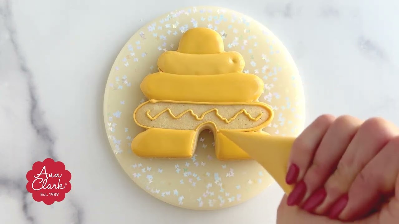 Decorating a Beehive Sugar Cookie