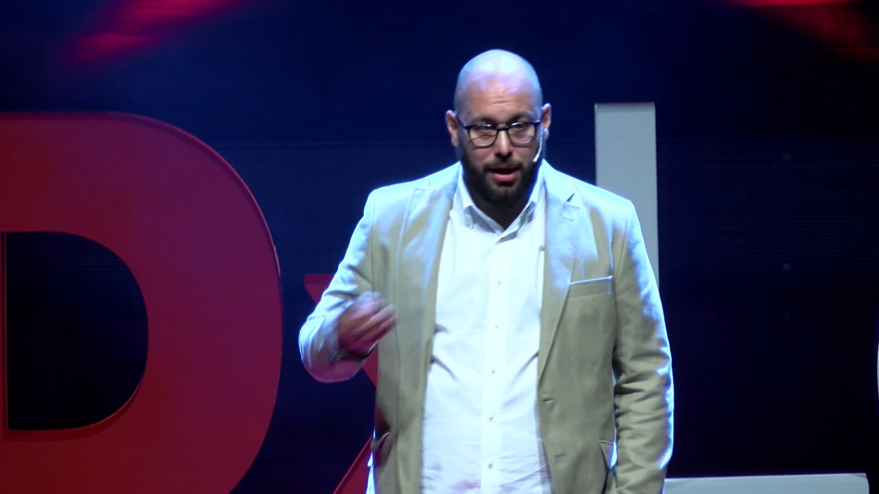 Por qué debes pensar en el contenido que consumes (noticias, series...) | Tomás Ocaña | TEDxLeon