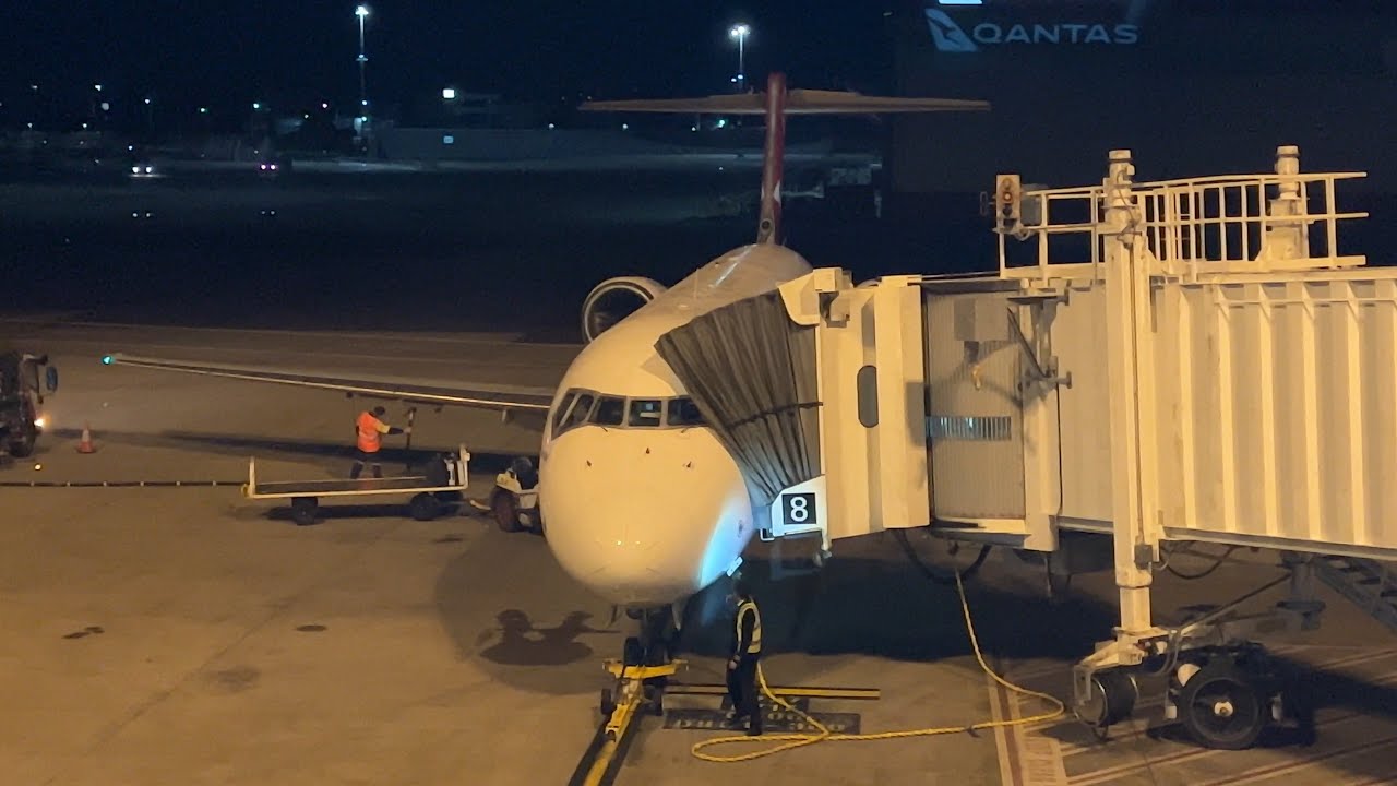 Sydney to Canberra in a Qantas Boeing 717 -- Trip Report