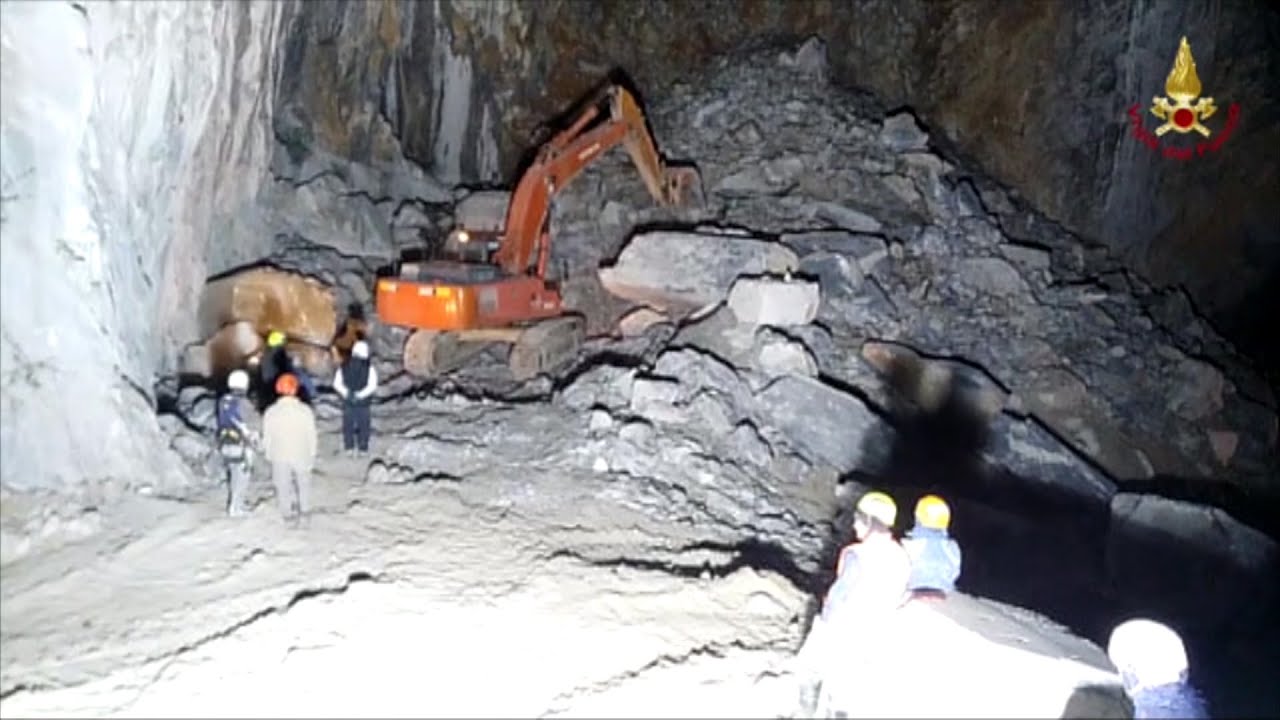 Frana nelle Alpi Apuane, trovato un cavatore