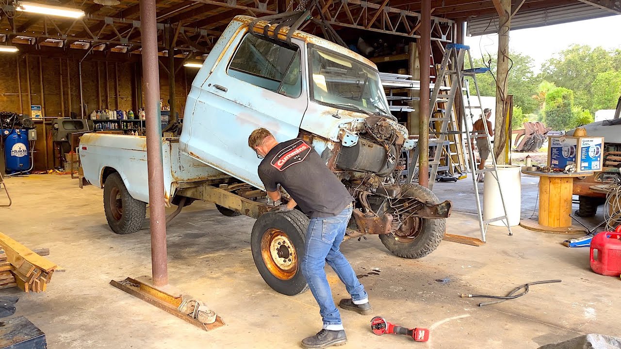 Спасение болотного дракона! Поднятая кабина! Брошенный, забытый винтажный Ford, реставрация 74 F2...