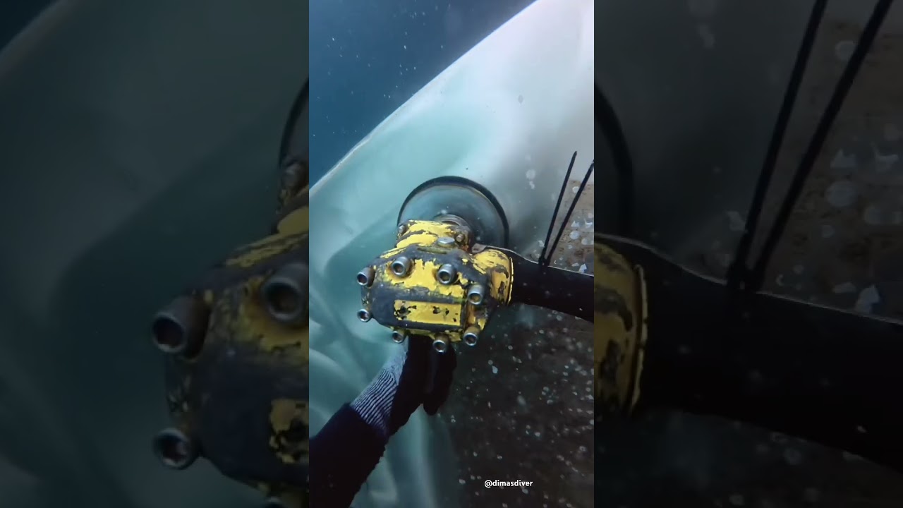 POV: Underwater Propeller cleaning